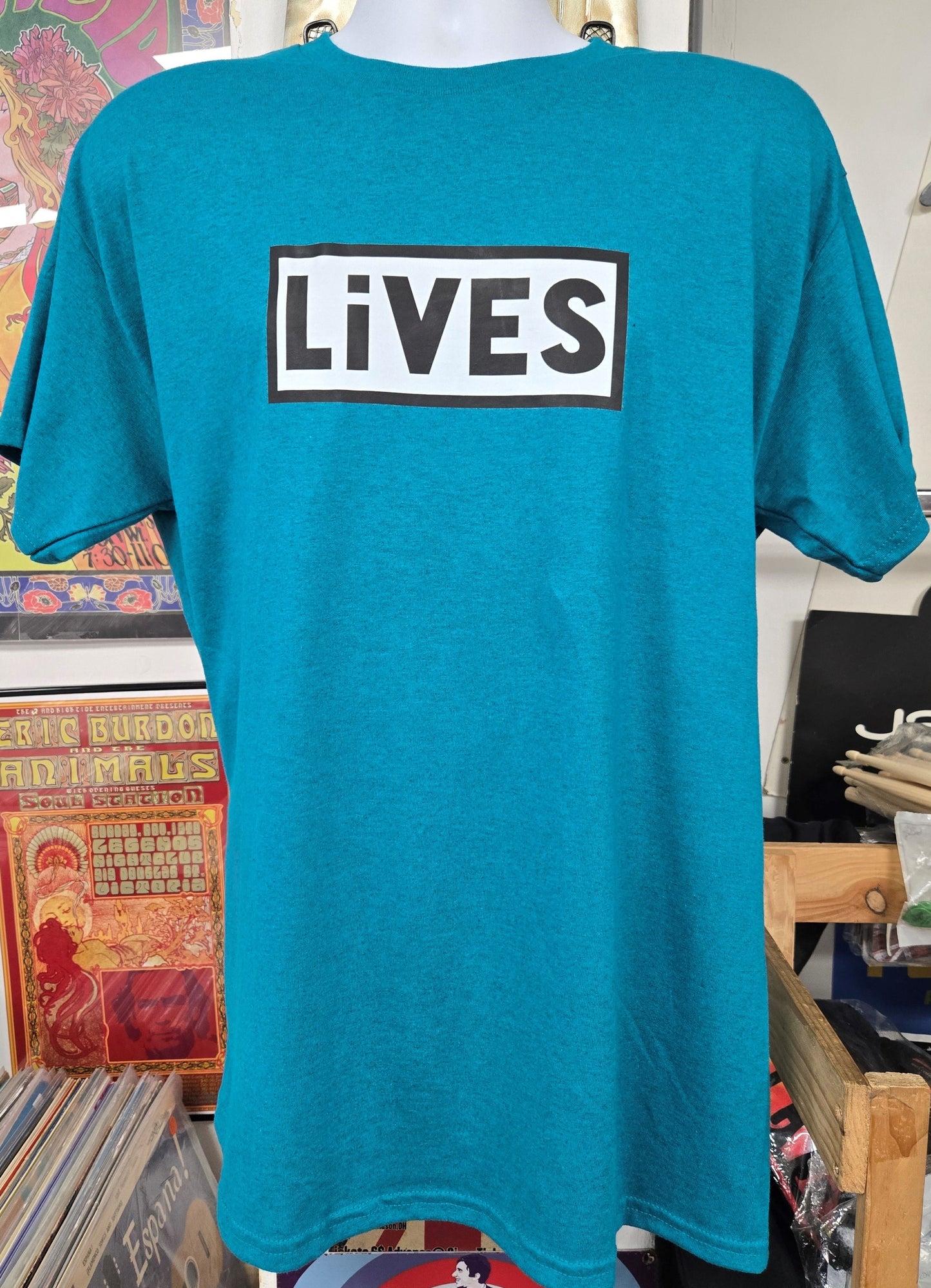 LiVES - T-shirt